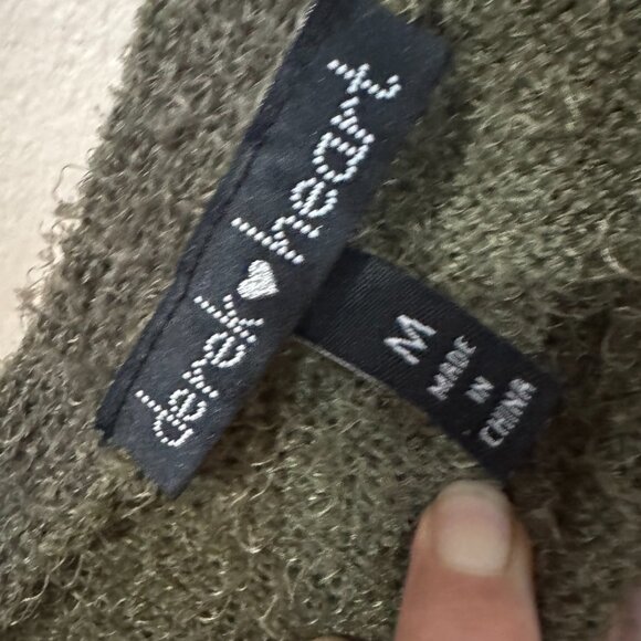 ๐งต #239 Derek Heart Fuzzy V-Neck Twist-Back Sweater | Olive Green Soft Knit - Picture 3 of 3